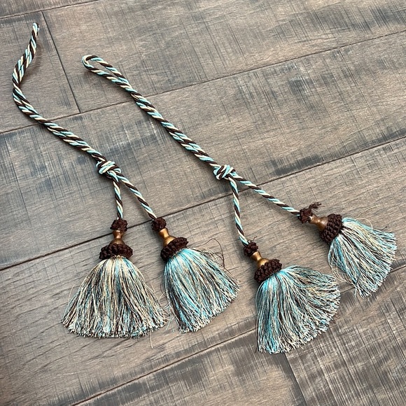 SET OF 2 TIE DRAPE TASSELS - Picture 3 of 14